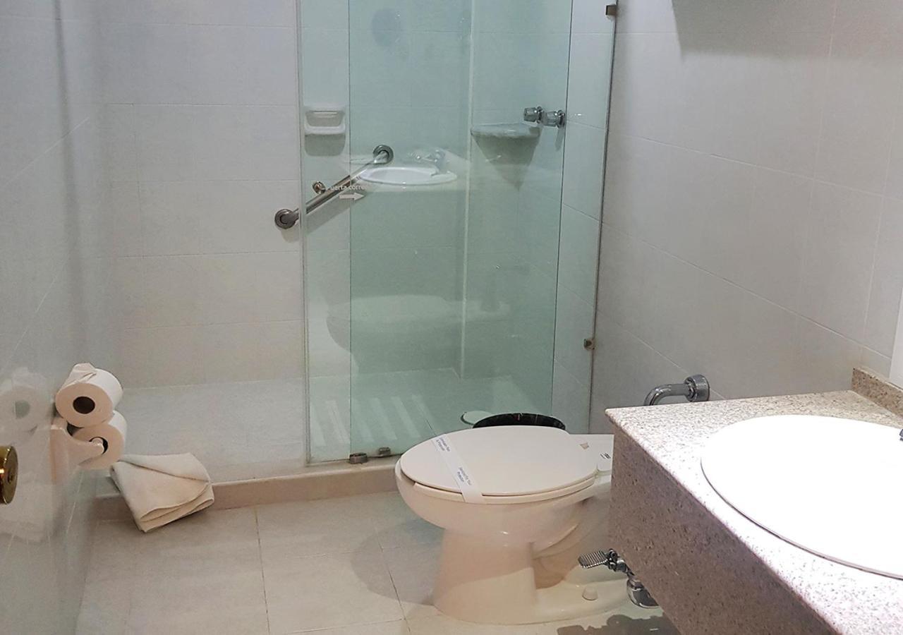 Hotel Emily Pachuca Экстерьер фото